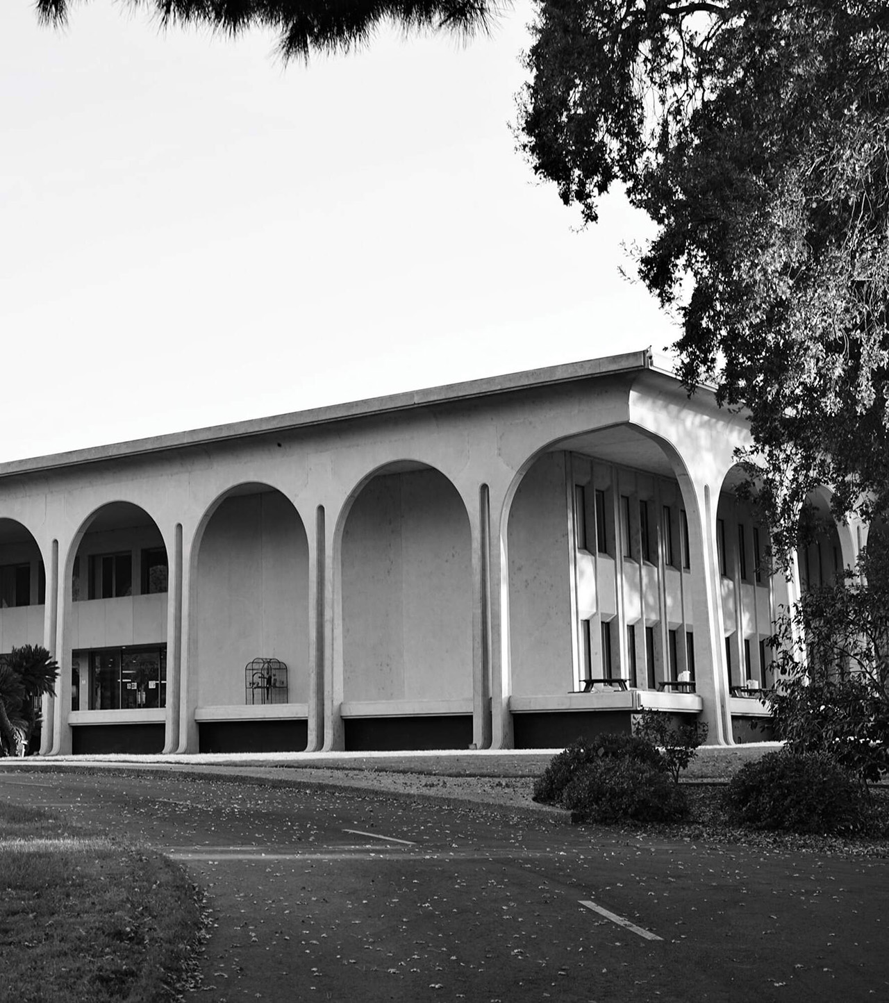 Black and white image of a building.