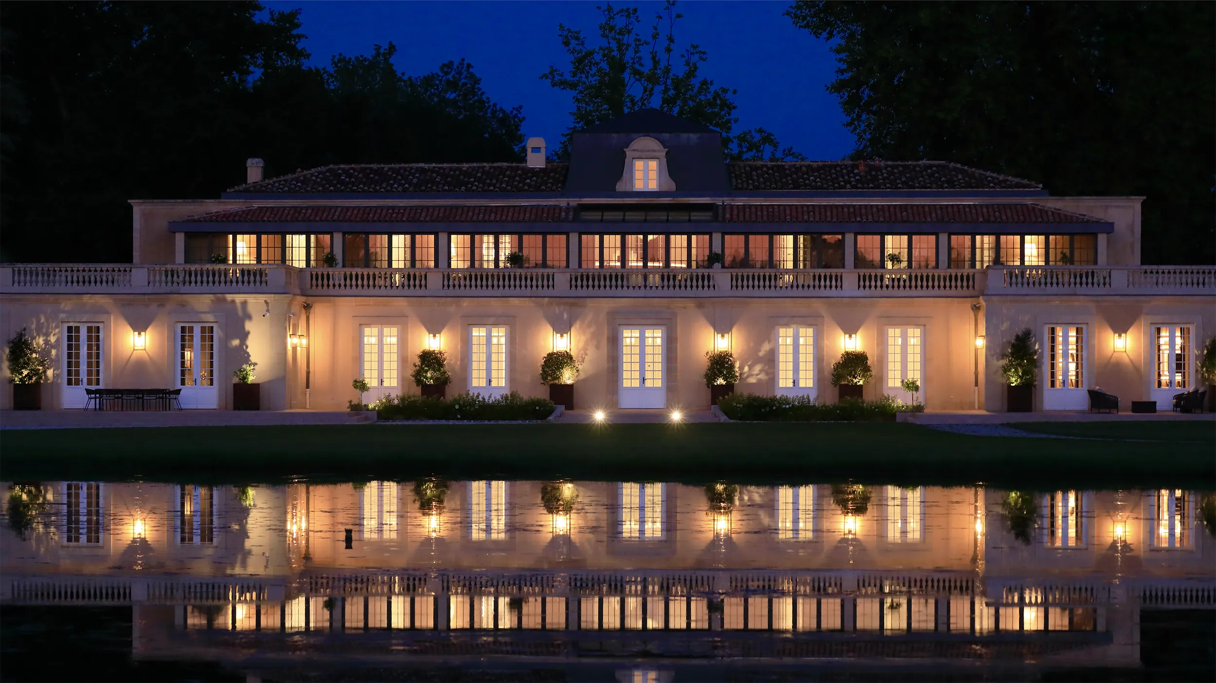 The Chateau Dauzac at night